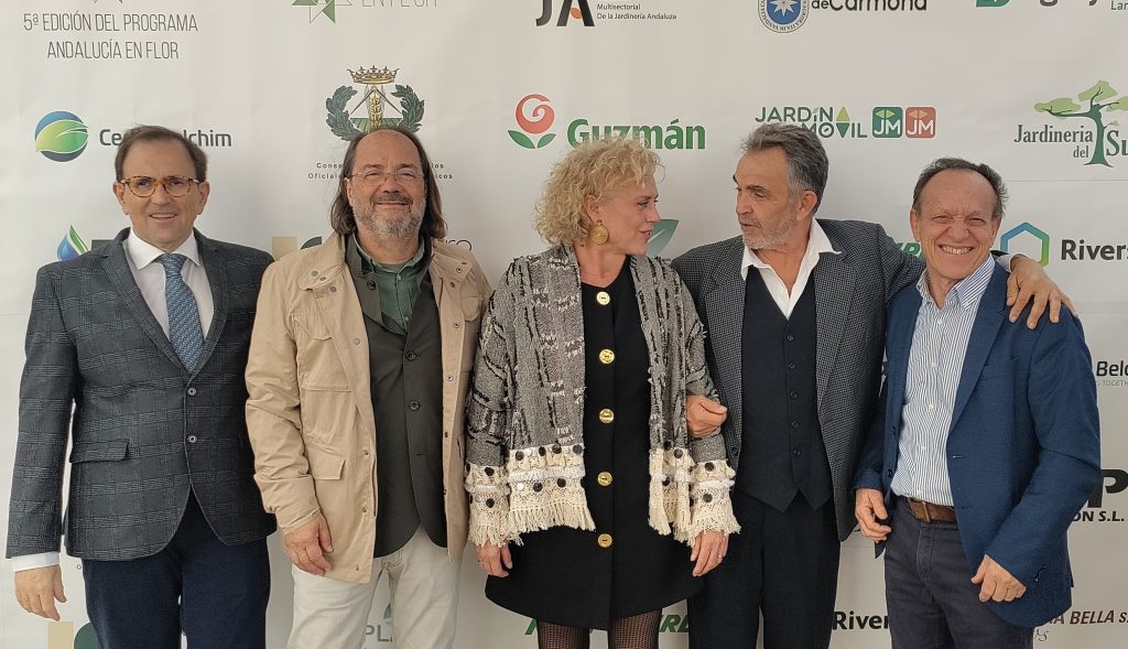 Grupo de personas posando en la 5ª edición del programa Andalucía en Flor